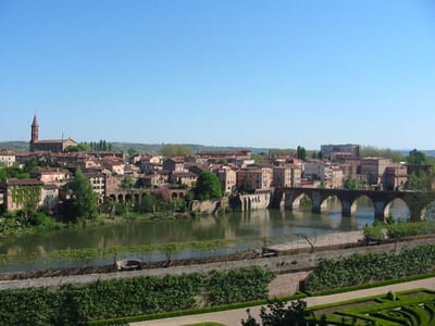 Albi, Francia - Flight deals from LBI airport
