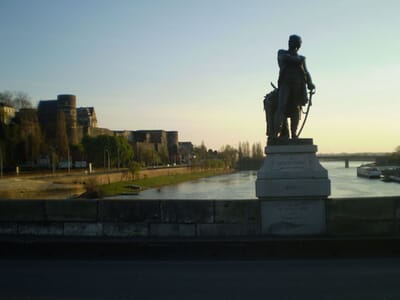 Angers, Francia - Flight deals from ANE airport