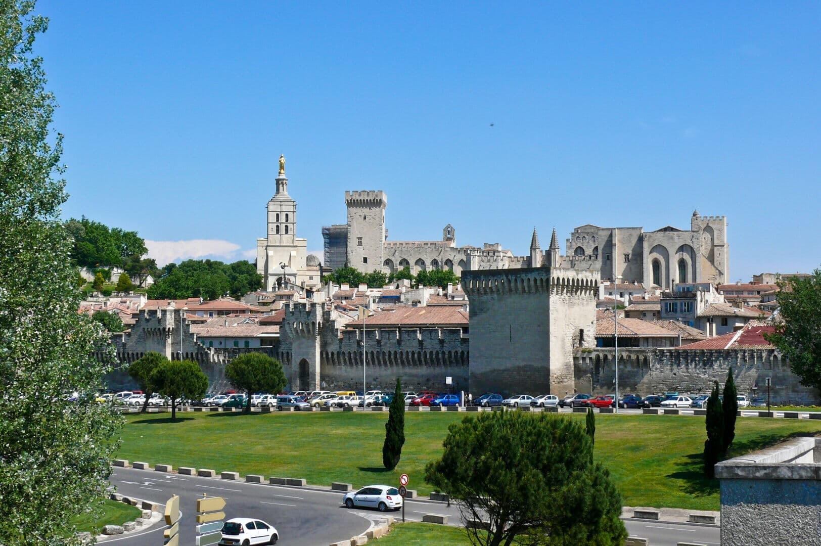 Avignon Photo high res