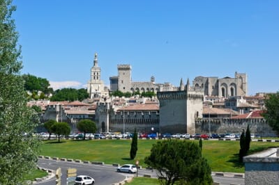 Avignone, Francia - Flight deals from AVN airport