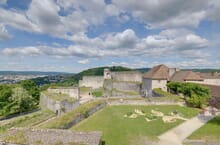 Generate a random place in Besançon
