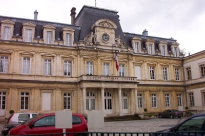 Bourg-en-Bresse, Francia - Flight deals from XBK airport