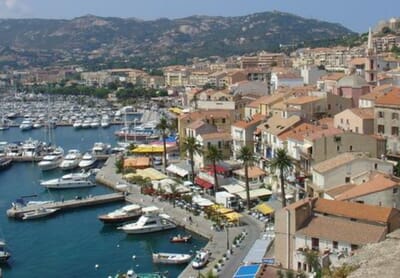 Calvi, Francia - Flight deals from CLY airport