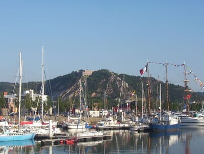 Cherbourg-Octeville, Francia - Flight deals from CER airport