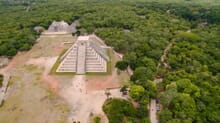 Generate a random place in Chichen Itza
