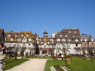 Deauville, Francia - Flight deals from DOL airport