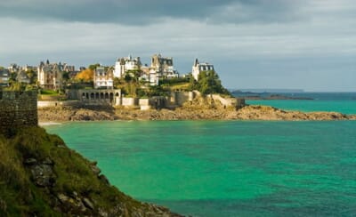 Dinard, Francia - Flight deals from DNR airport