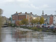 Generate a random place in Ennis