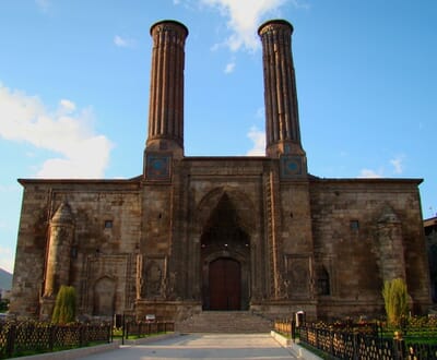 Erzurum, Türkei - Flight deals from ERZ airport