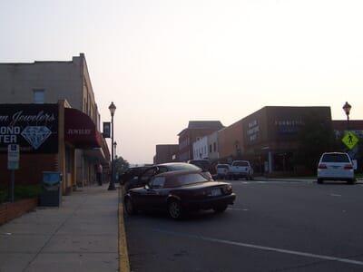 Franklin, الولايات المتحدة - Flight deals from FKN airport
