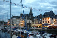 Generate a random place in Honfleur