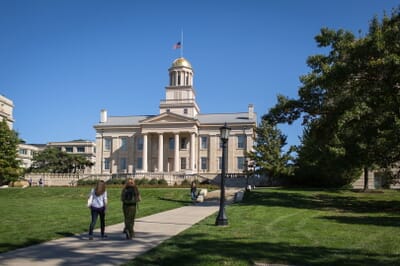 Iowa City, الولايات المتحدة - Flight deals from IOW airport