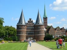 Generate a random place in Lübeck