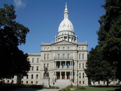 Lansing, الولايات المتحدة - Flight deals from LAN airport