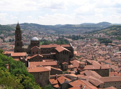 Le Puy-en-Velay, Francia - Flight deals from LPY airport