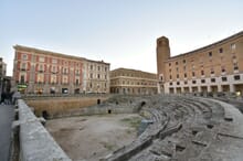 Generate a random place in Lecce