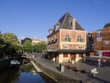 Generate a random place in Leeuwarden