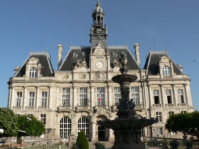 Limoges, Francia - Flight deals from LIG airport