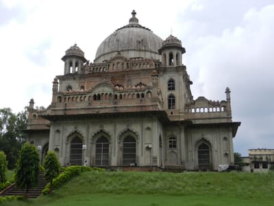 Lucknow, India - Flight deals from LKO airport