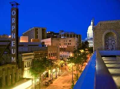 Fort Madison, الولايات المتحدة - Flight deals from FMS airport