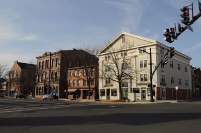 Middletown, الولايات المتحدة - Flight deals from HAR airport
