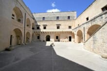 Generate a random place in Otranto