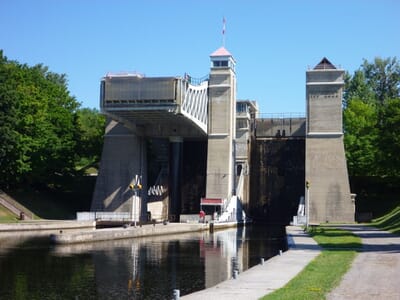 Peterborough, Canada - Flight deals from YPQ airport