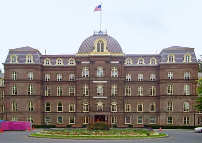 Poughkeepsie, الولايات المتحدة - Flight deals from POU airport