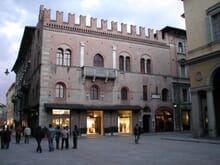 Generate a random place in Reggio Emilia