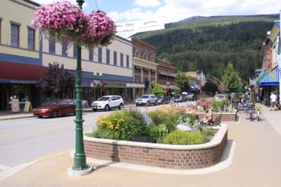 Revelstoke, Canada - Flight deals from YRV airport