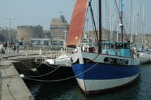 Generate a random place in Saint-Malo
