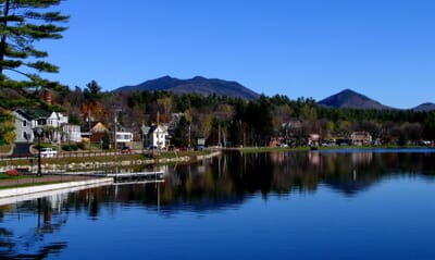 Saranac Lake, الولايات المتحدة - Flight deals from SLK airport