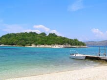 Generate a random place in Sarandë