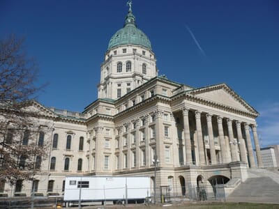 Topeka, الولايات المتحدة - Flight deals from TOP airport