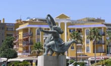 Generate a random place in Torremolinos