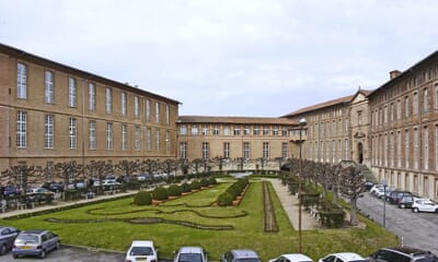 Toulouse, Francia - Flight deals from TLS airport