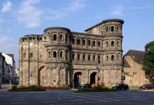 Generate a random place in Trier