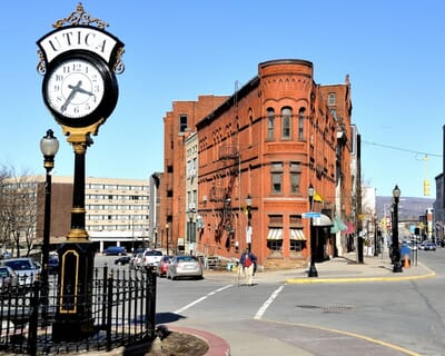 Utica, الولايات المتحدة - Flight deals from UCA airport