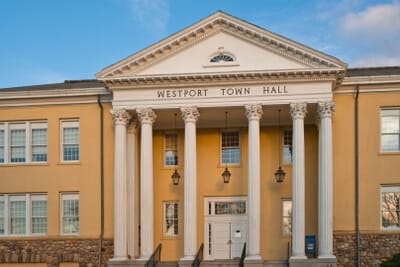 Westport, الولايات المتحدة - Flight deals from WSZ airport